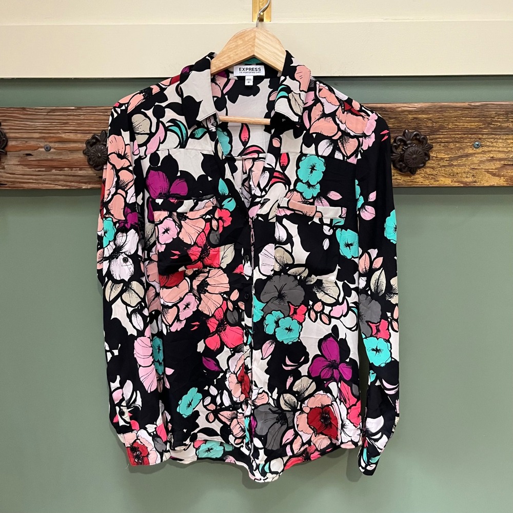 Express The Portofino Shirt Womens Medium Floral Button Up Long Sleeve Blouse